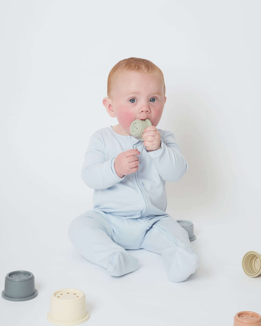 baby wearing the sky blue nueborn sleepsuit